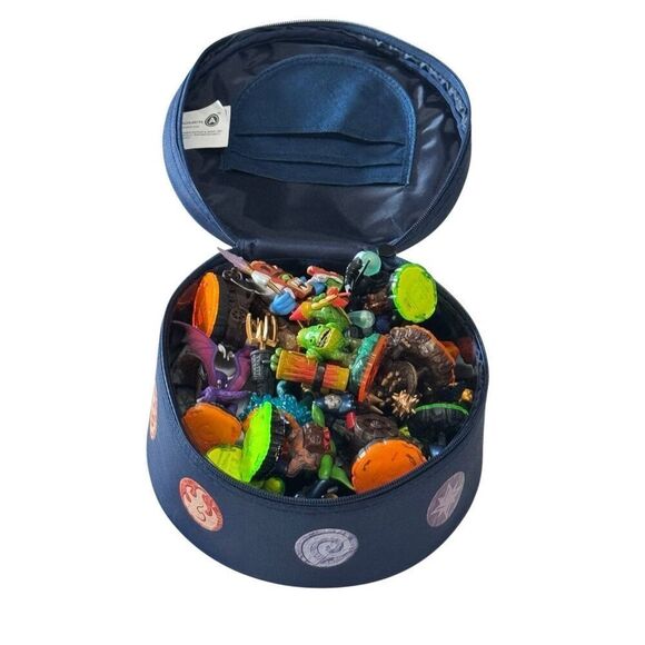 Huge Skylander Lot - 19 figures, case, & portal ( for Xbox) see photos - Picture 1 of 15